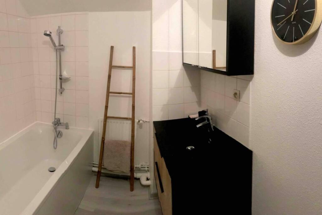 La Maison De Ville - 4 Chambres, 2 Sdb, Terrasse Et Garage - 90M2 Vesoul Bagian luar foto